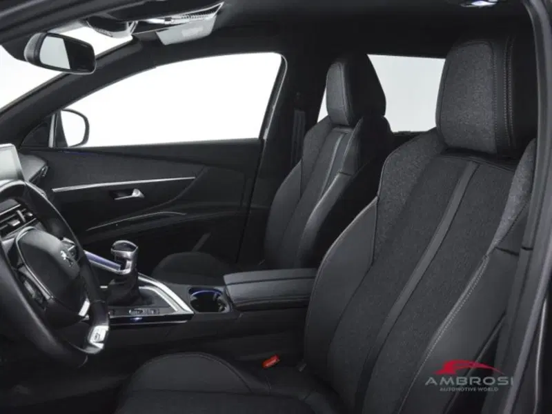 Peugeot 5008 usata a Perugia (9)