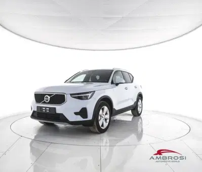 Volvo XC40 B3 automatico Essential nuova a Corciano