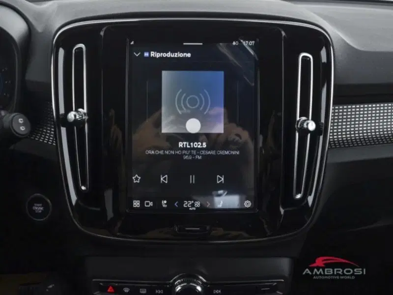 Volvo XC40 nuova a Perugia (13)