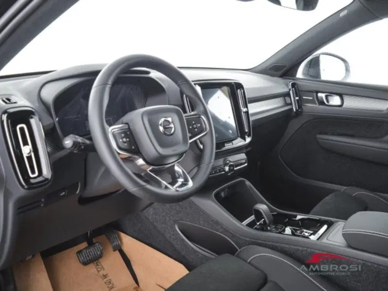 Volvo XC40 nuova a Perugia (8)