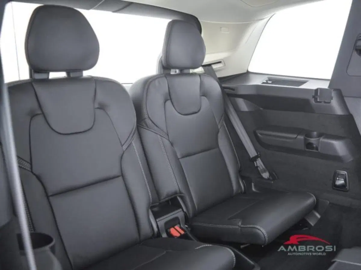 Volvo XC90 nuova a Perugia (11)