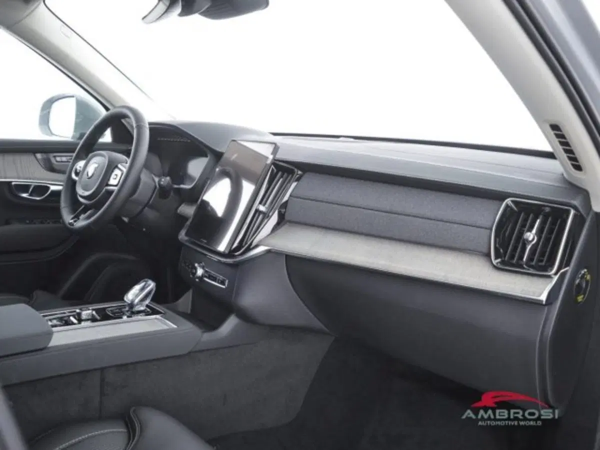 Volvo XC90 nuova a Perugia (13)