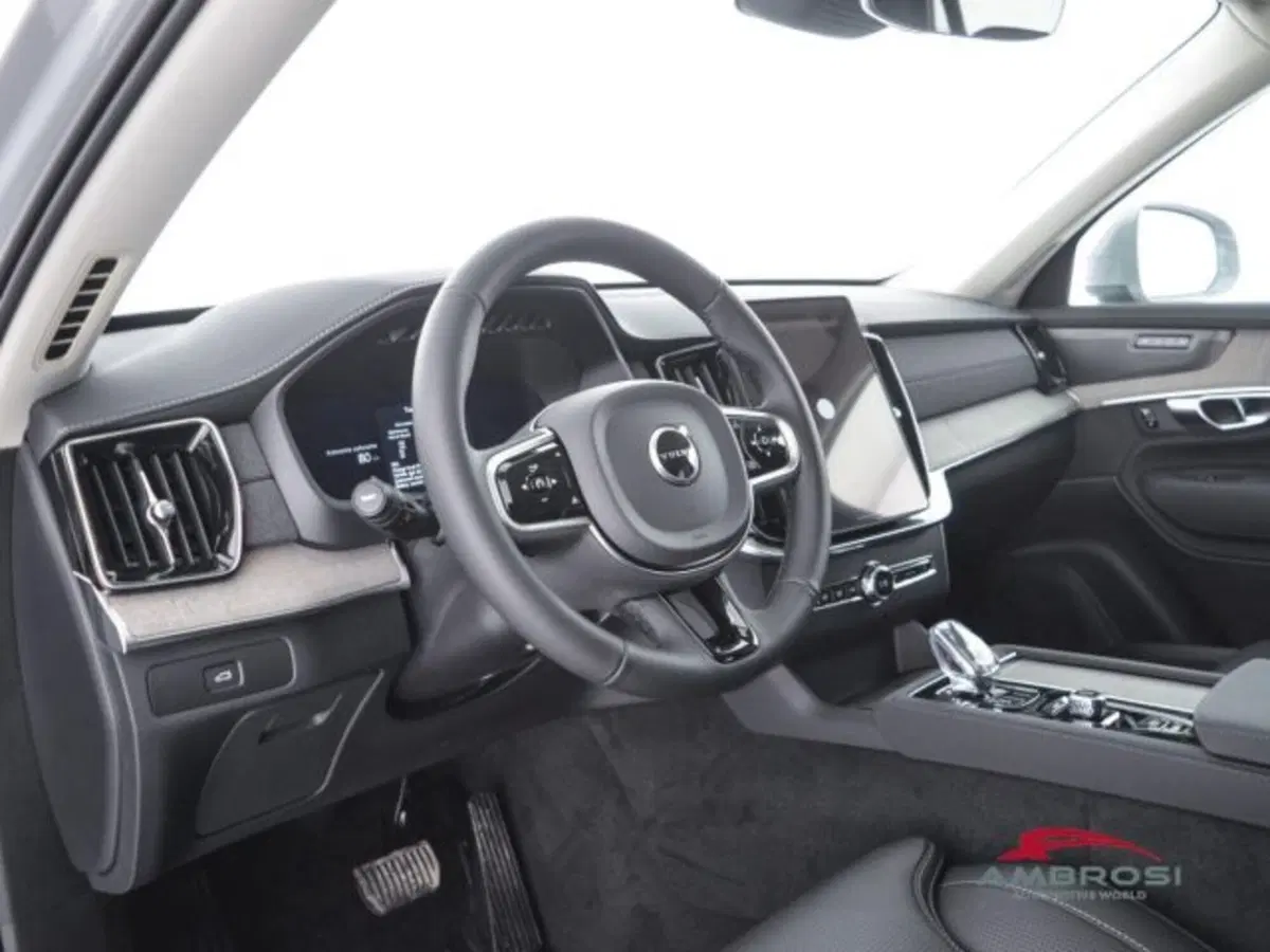 Volvo XC90 nuova a Perugia (7)