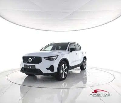 Volvo XC40 B3 automatico Plus Dark nuova a Corciano