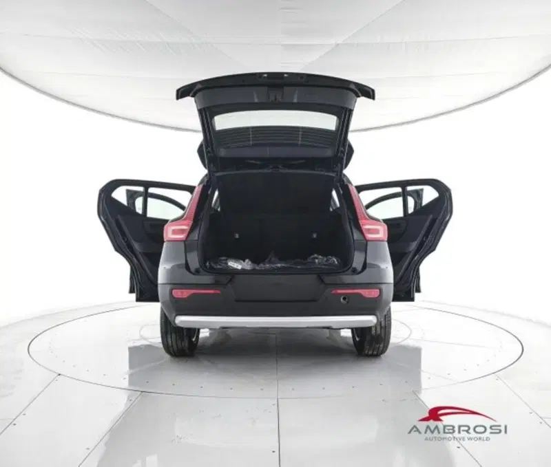 Volvo XC40 nuova a Perugia (7)