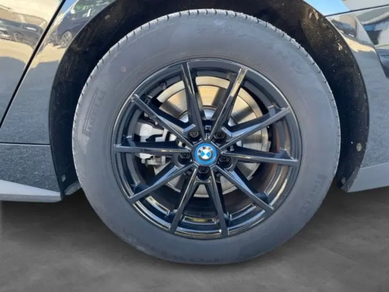 BMW i4 usata a Lecce (10)