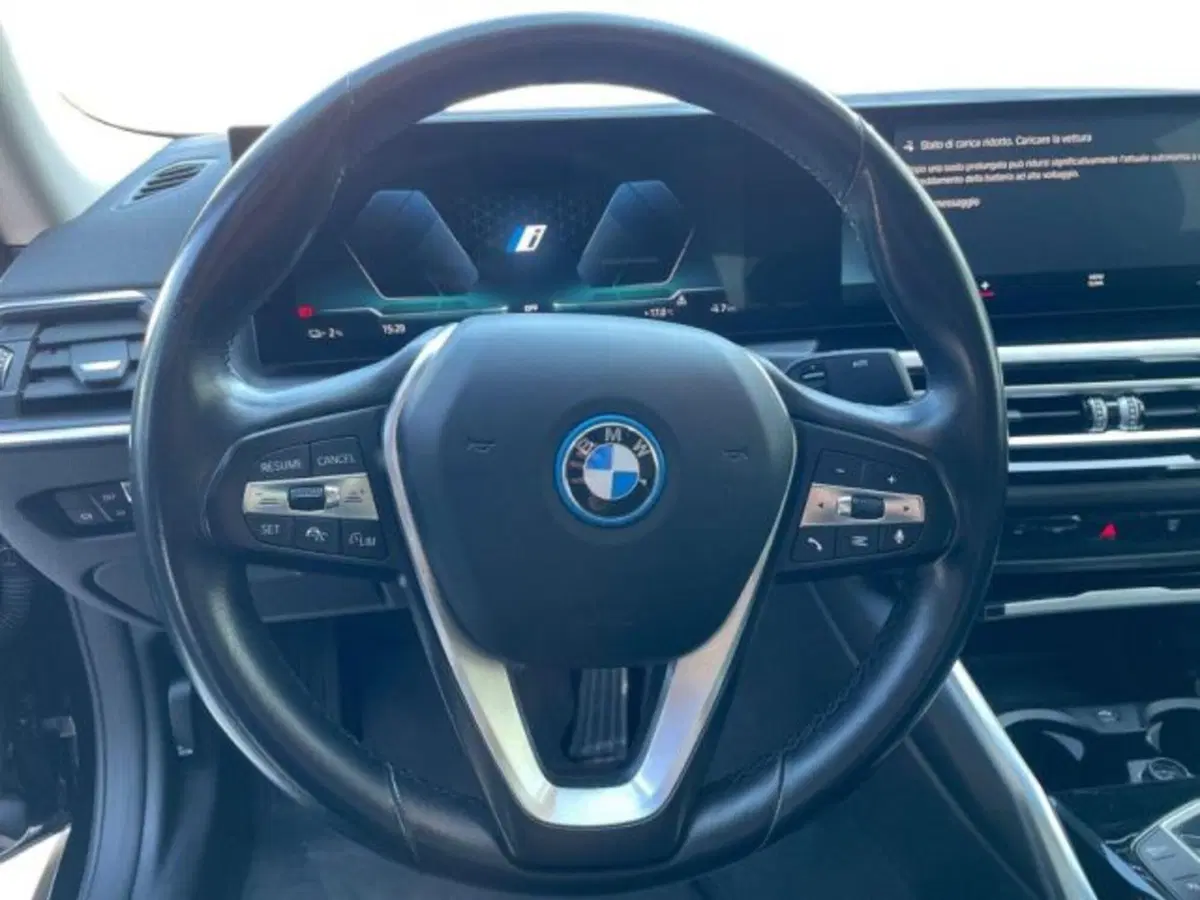 BMW i4 usata a Lecce (12)