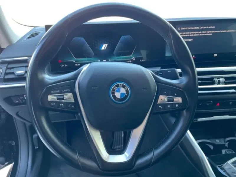 BMW i4 usata a Lecce (12)