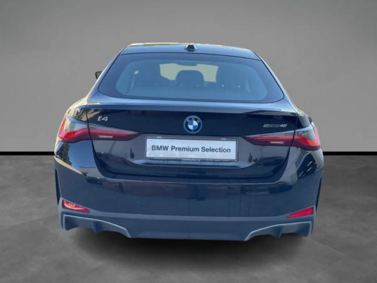 BMW i4 usata a Lecce (4)