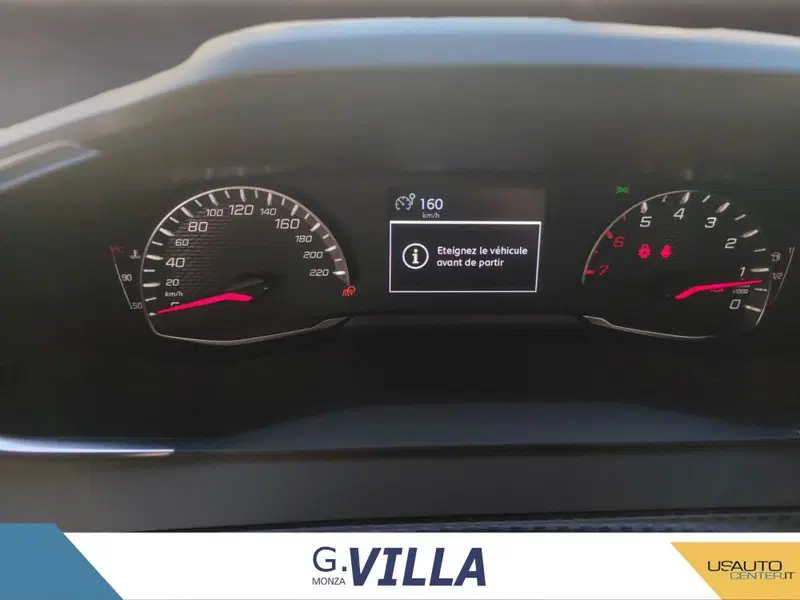 Peugeot 208 nuova a Milano (12)
