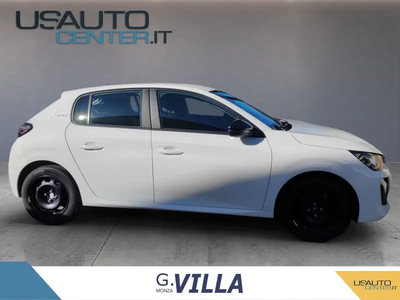 Peugeot 208 nuova a Milano (3)