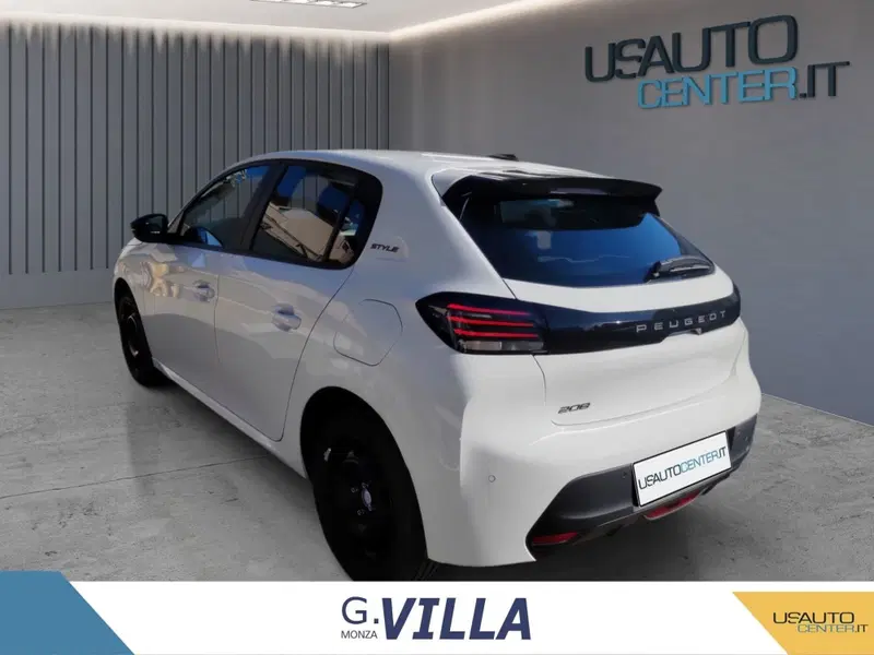 Peugeot 208 nuova a Milano (5)