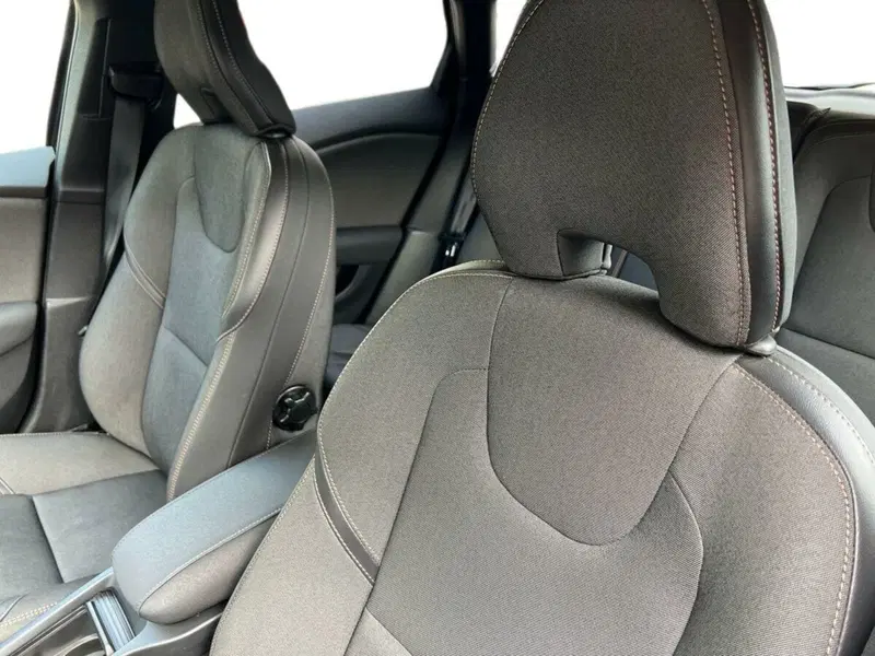 Volvo V40 Cross Country usata a Sondrio (10)