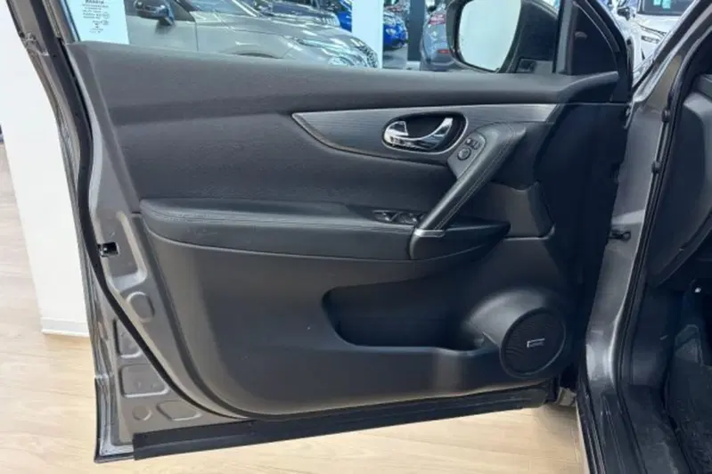 Nissan Qashqai usata a Latina (12)