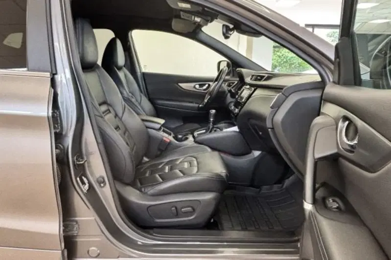 Nissan Qashqai usata a Latina (8)