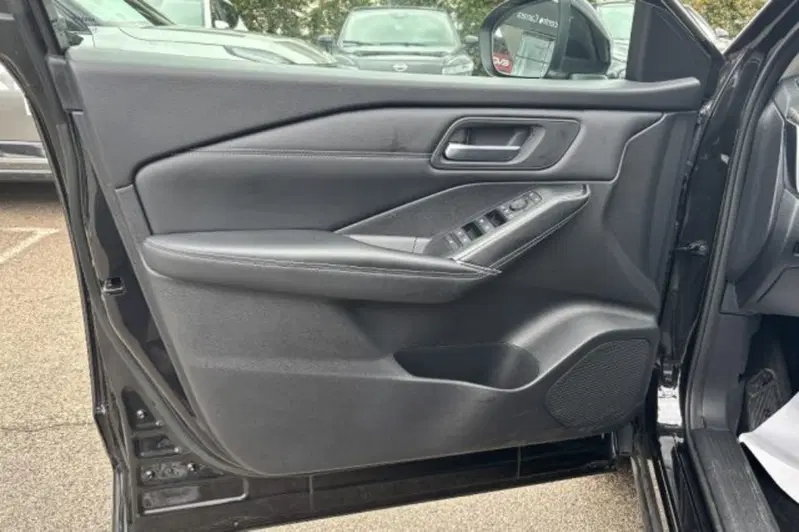 Nissan Qashqai usata a Latina (12)