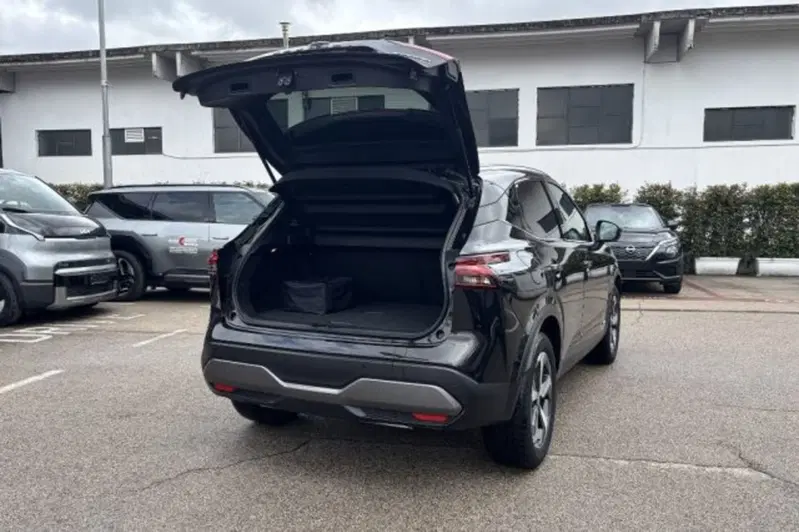 Nissan Qashqai usata a Latina (7)
