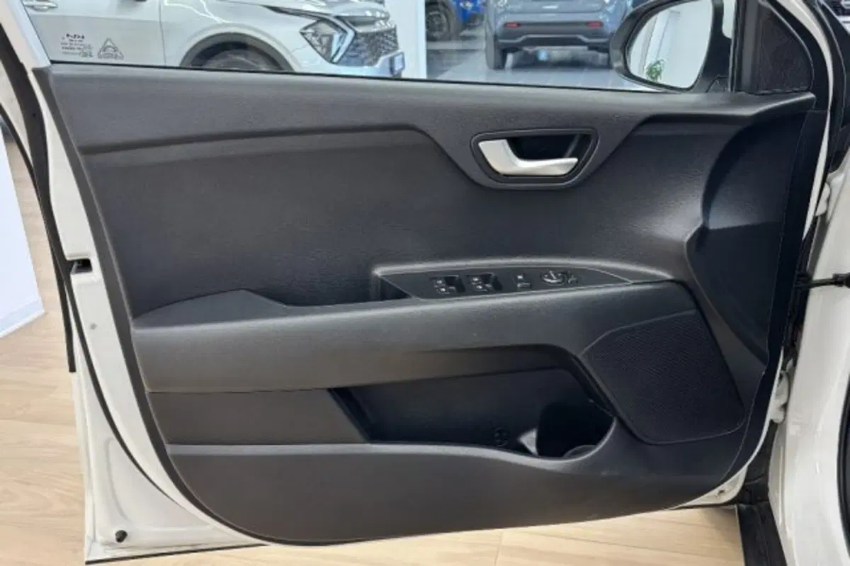 Kia Stonic usata a Latina (12)