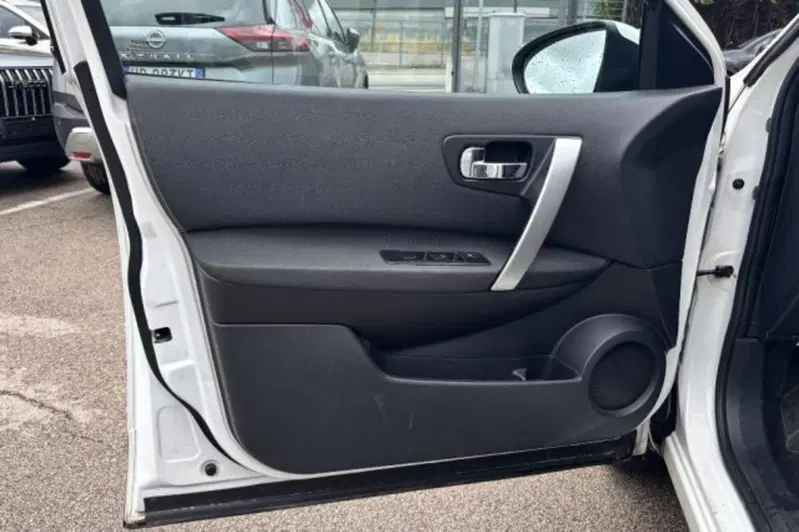 Nissan Qashqai usata a Latina (12)