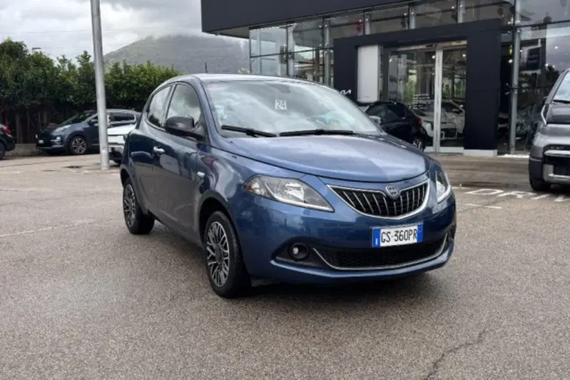 Lancia Ypsilon usata a Latina