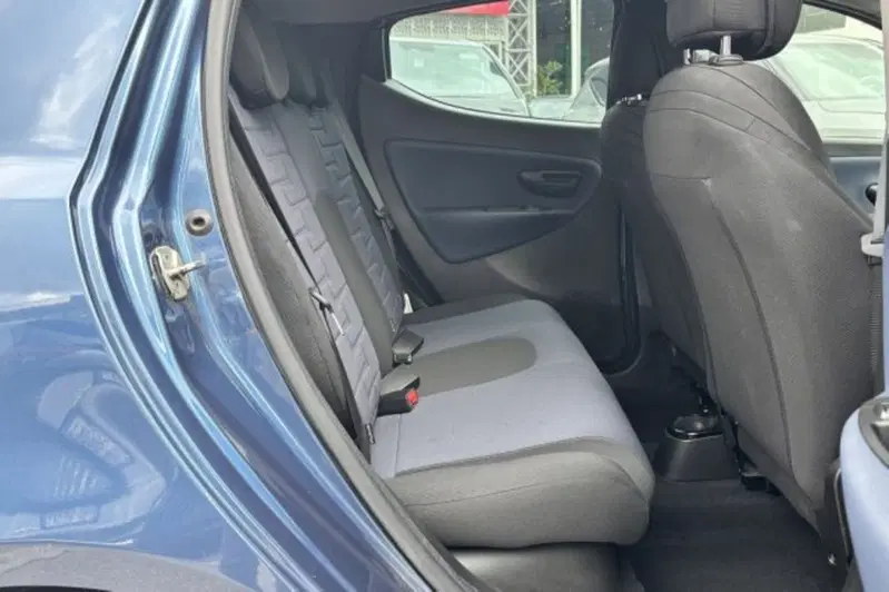 Lancia Ypsilon usata a Latina (10)
