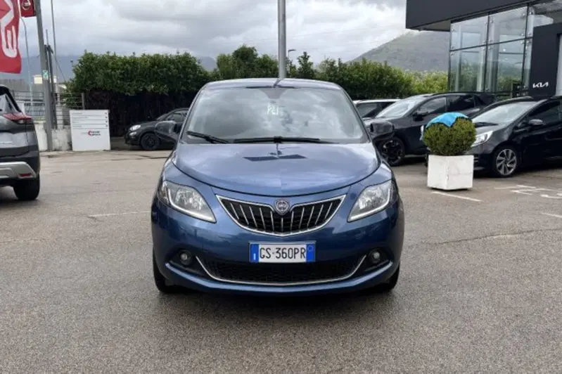 Lancia Ypsilon usata a Latina (2)