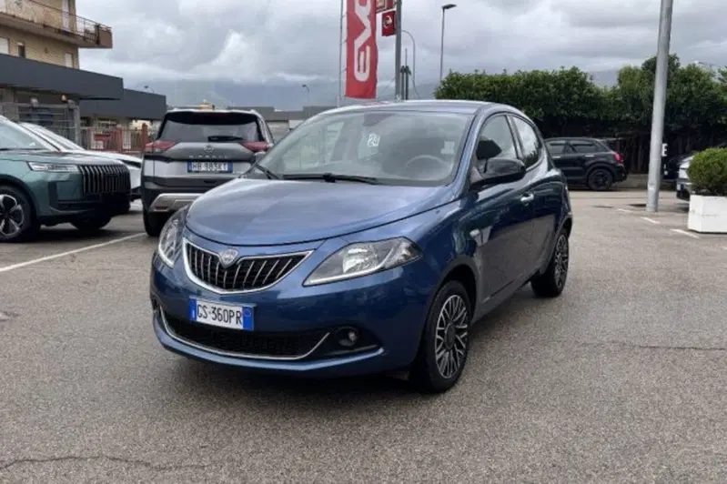 Lancia Ypsilon usata a Latina (3)