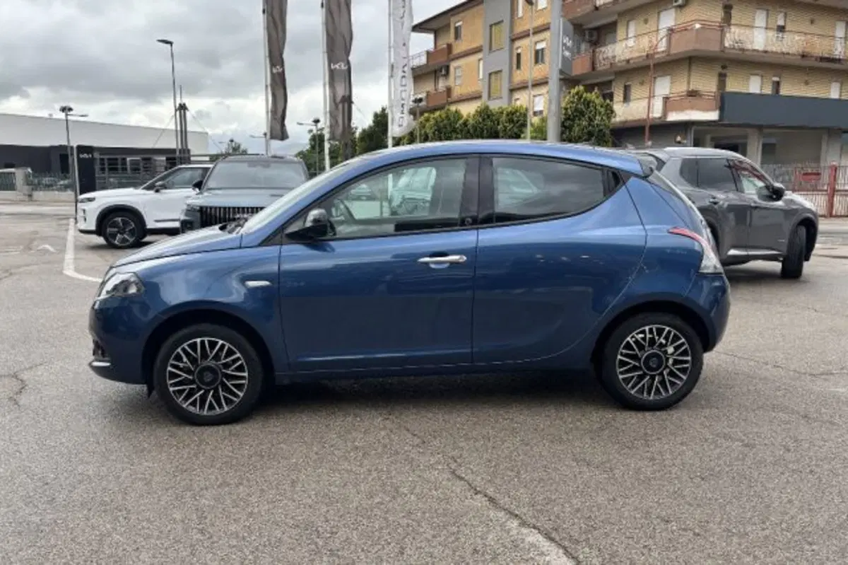 Lancia Ypsilon usata a Latina (4)