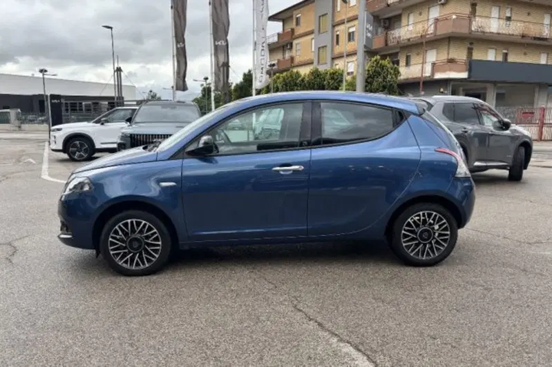 Lancia Ypsilon usata a Latina (4)