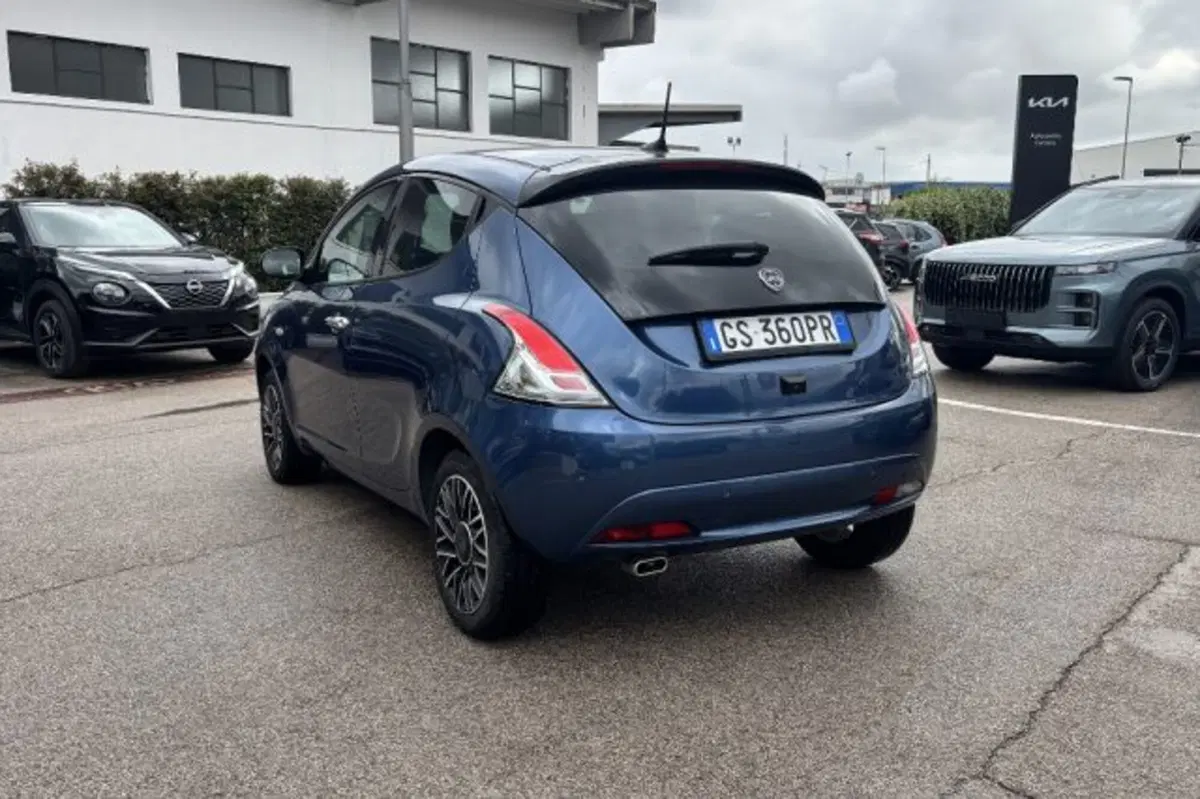 Lancia Ypsilon usata a Latina (5)