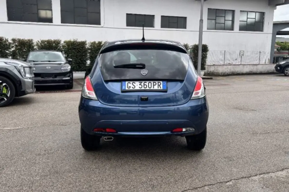 Lancia Ypsilon usata a Latina (6)