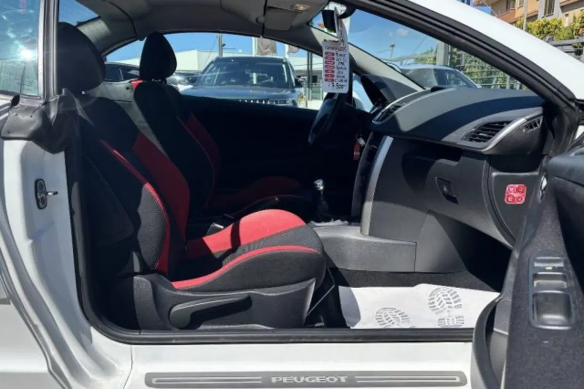 Peugeot 207 Cabrio usata a Latina (10)
