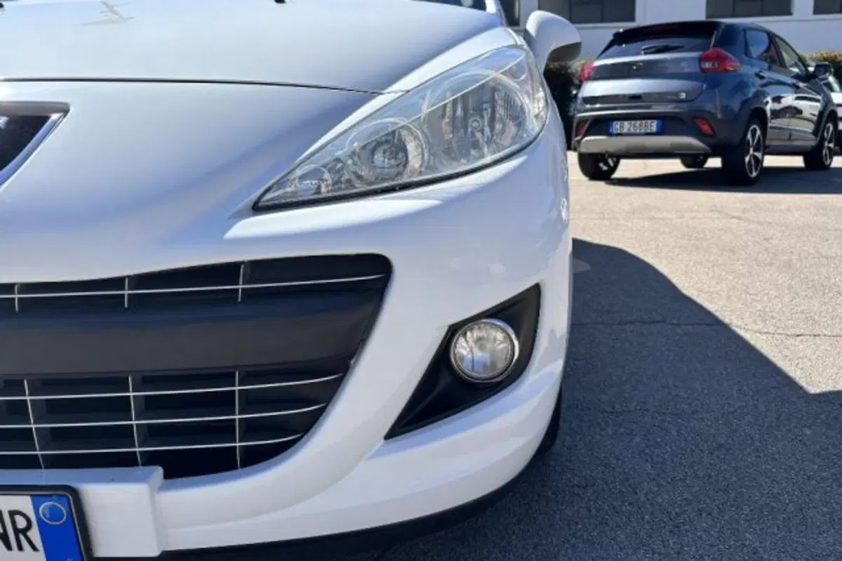Peugeot 207 Cabrio usata a Latina (13)