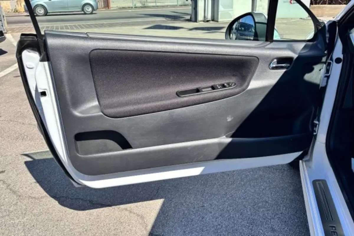 Peugeot 207 Cabrio usata a Latina (14)