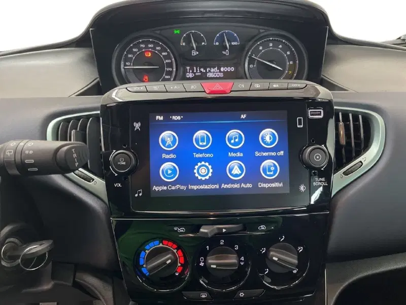 Lancia Ypsilon usata a Torino (13)