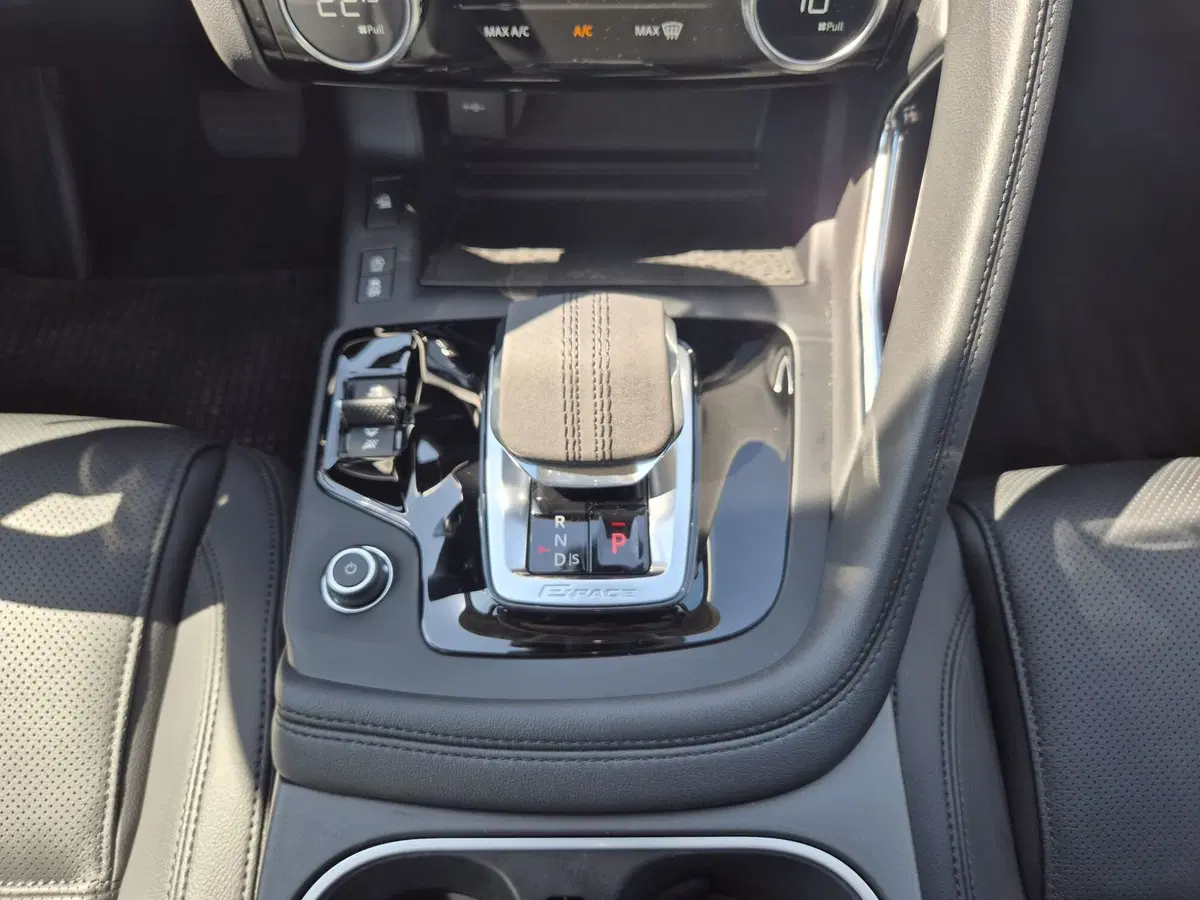 Jaguar E-Pace usata  (10)