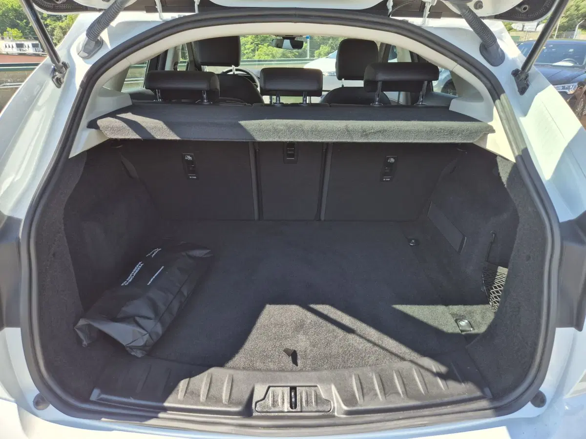 Jaguar E-Pace usata  (12)