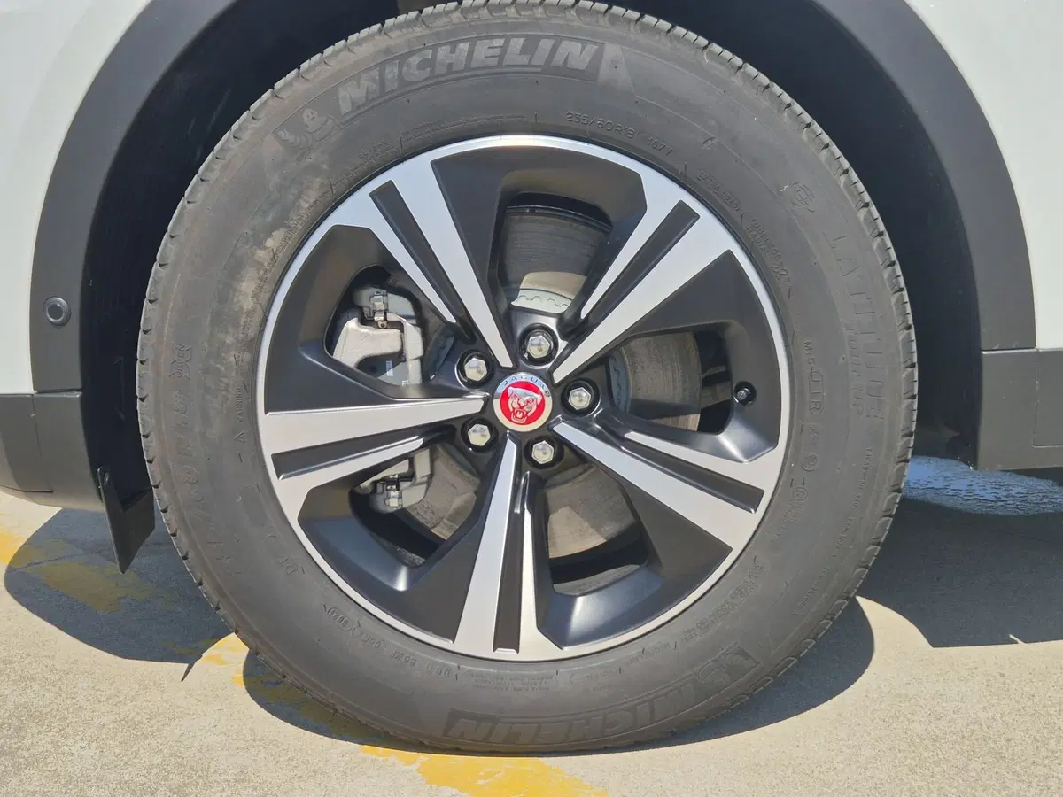 Jaguar E-Pace usata  (13)