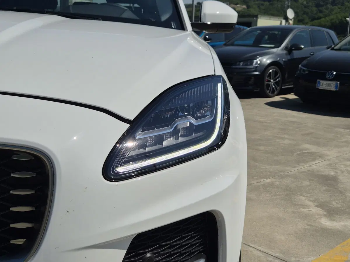 Jaguar E-Pace usata  (17)