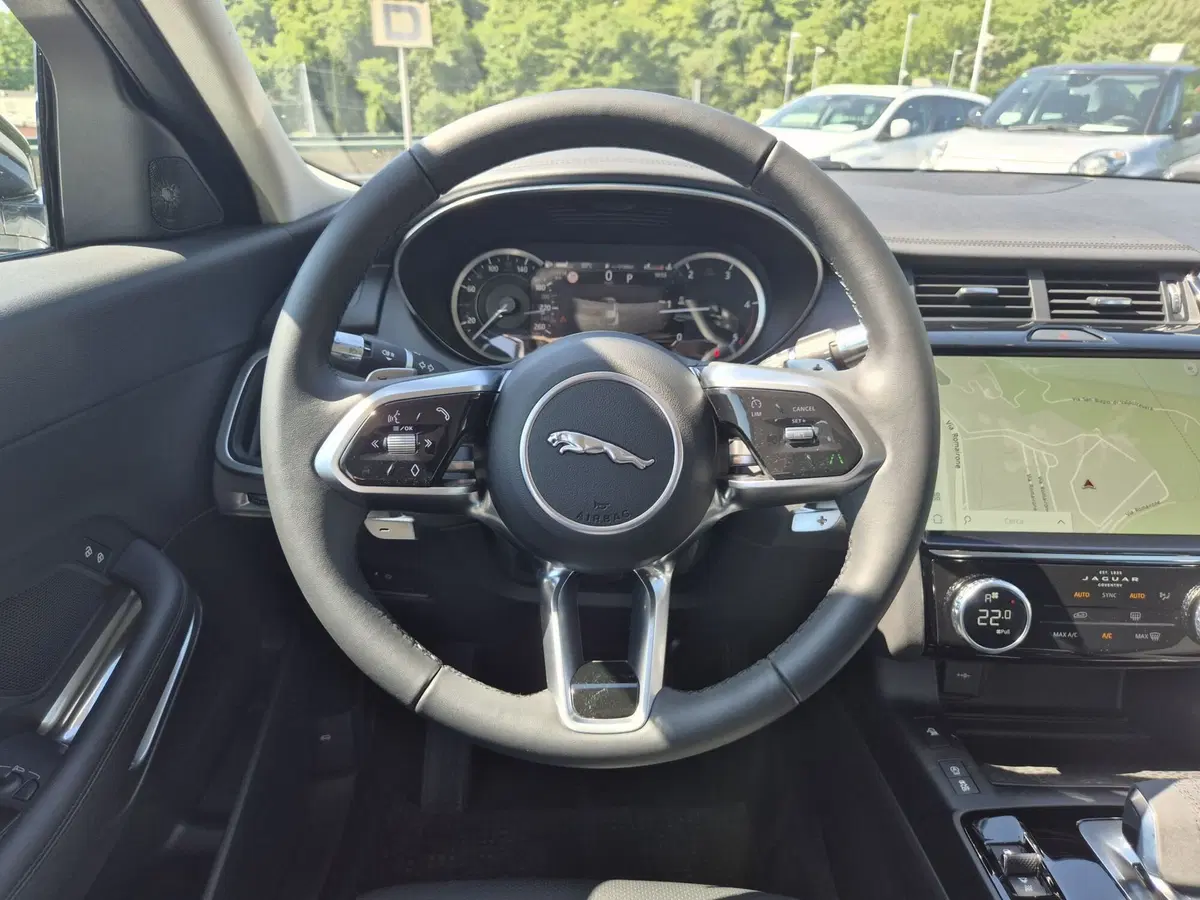 Jaguar E-Pace usata  (18)