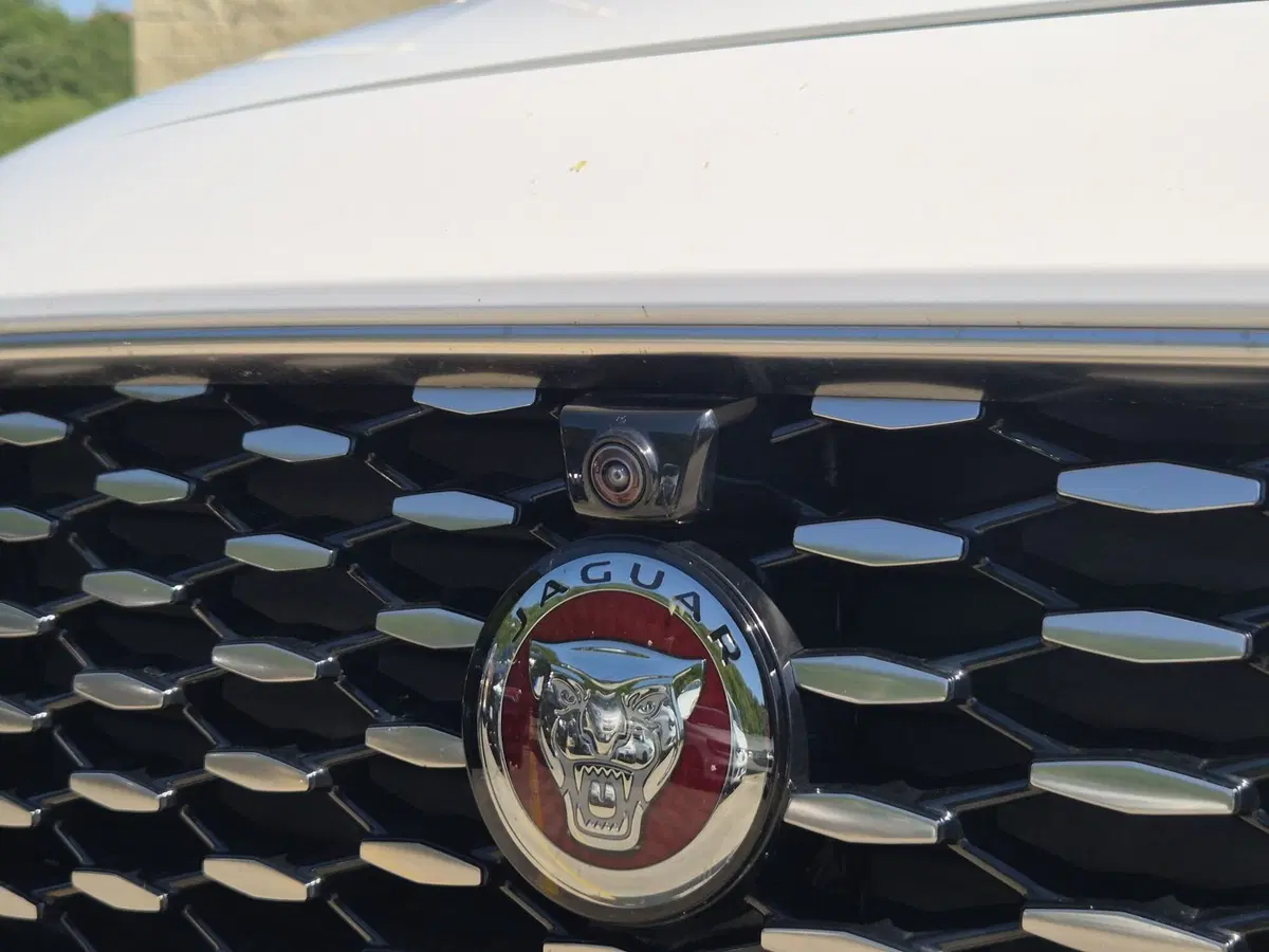 Jaguar E-Pace usata  (19)