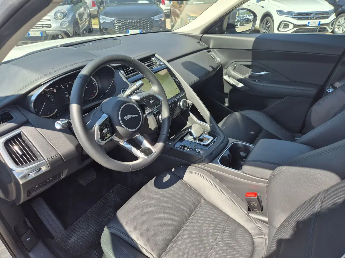 Jaguar E-Pace usata  (6)