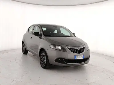 Lancia Ypsilon 1.0 FireFly 5 porte S&amp;S Hybrid Gold Plus del 2024 usata a Caserta