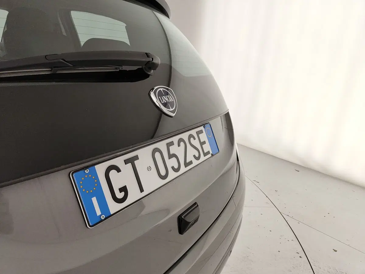 Lancia Ypsilon usata a Caserta (10)