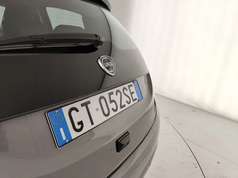 Lancia Ypsilon usata a Caserta (10)