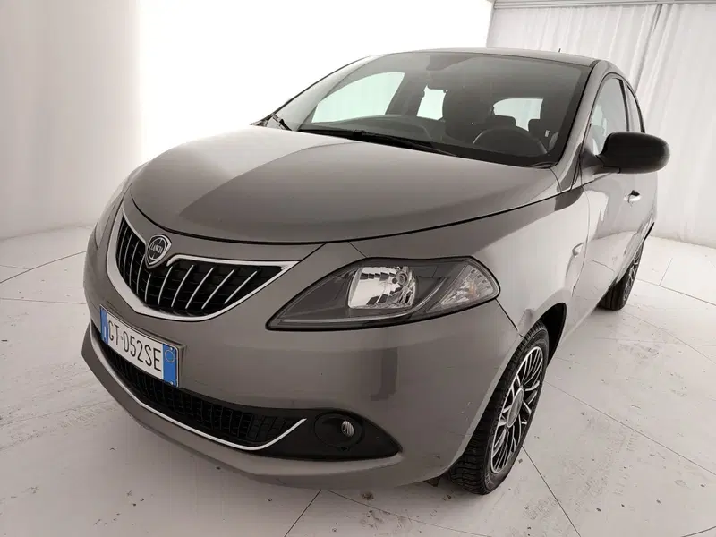 Lancia Ypsilon usata a Caserta (13)