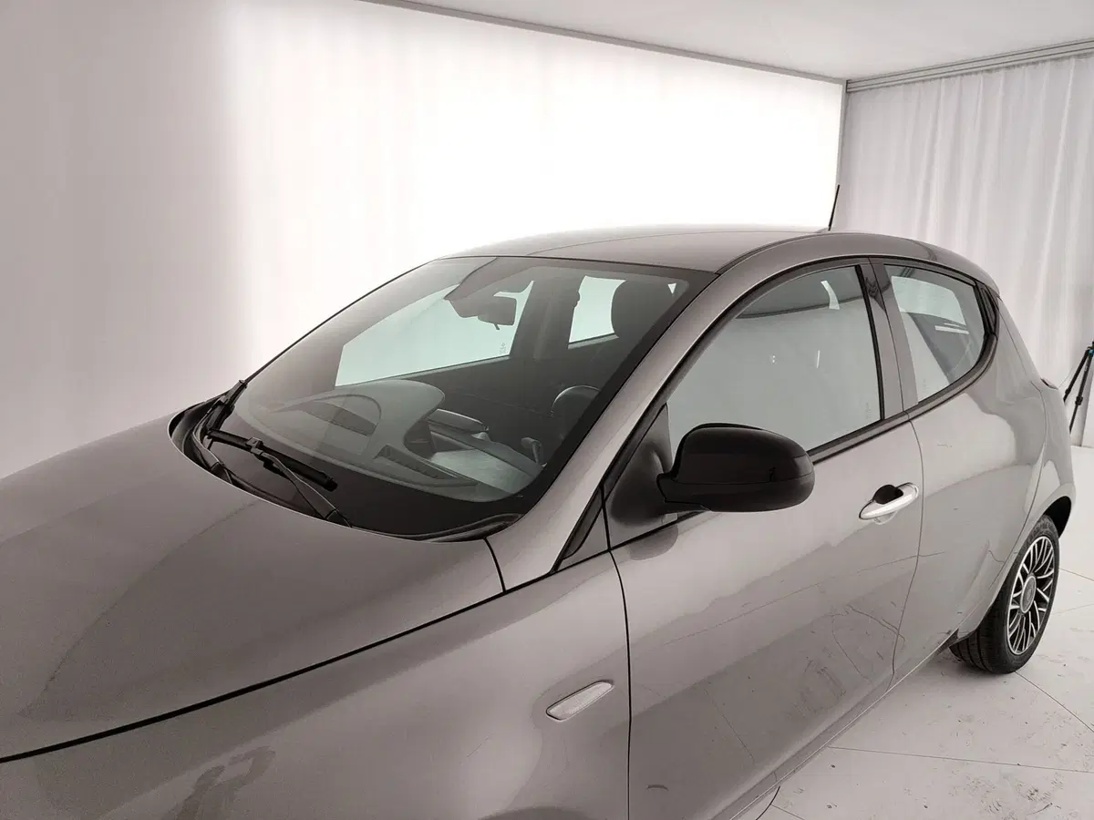 Lancia Ypsilon usata a Caserta (14)