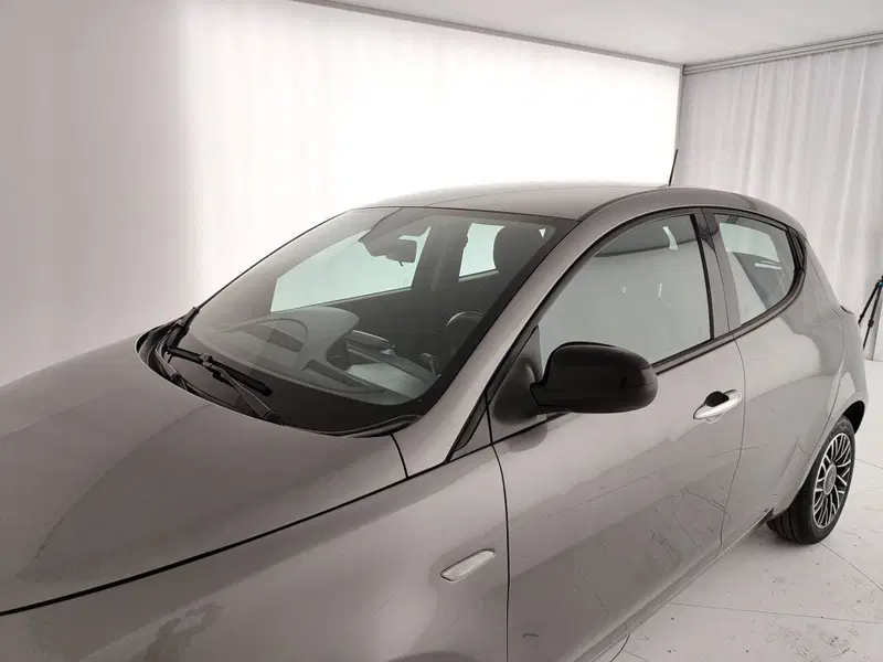 Lancia Ypsilon usata a Caserta (14)