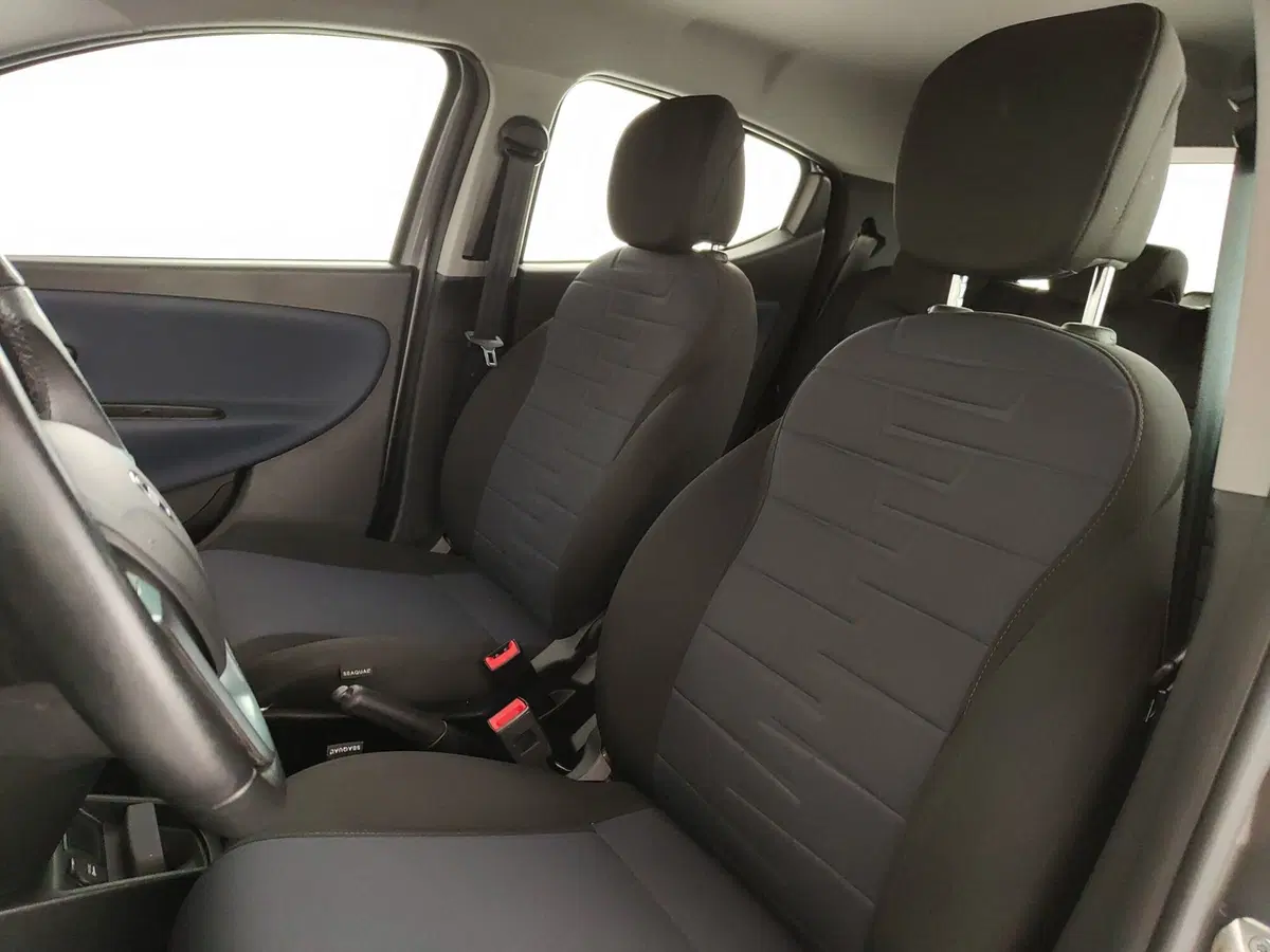 Lancia Ypsilon usata a Caserta (19)
