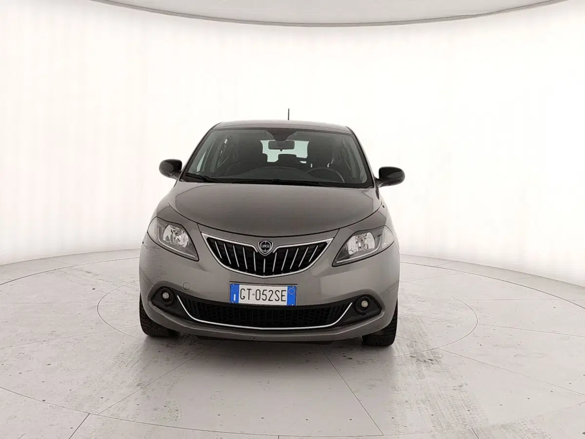 Lancia Ypsilon usata a Caserta (2)